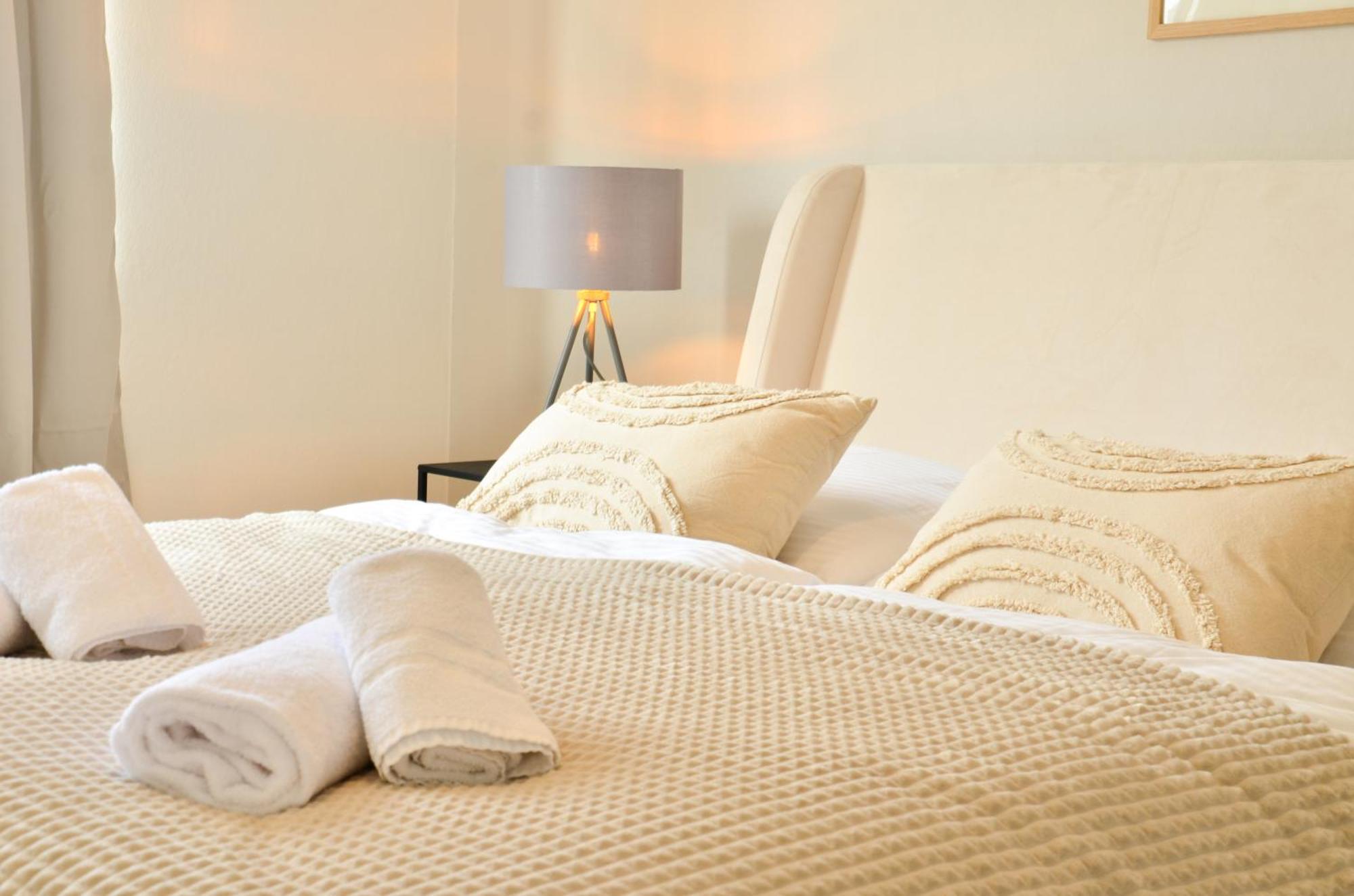 Milpau Bottrop 2 - Modernes Und Zentrales Premium-Apartment Fuer 4 Personen Mit Queensize-Bett Und Einzelbetten - Netflix, Nespresso Und Smart-Tv ภายนอก รูปภาพ